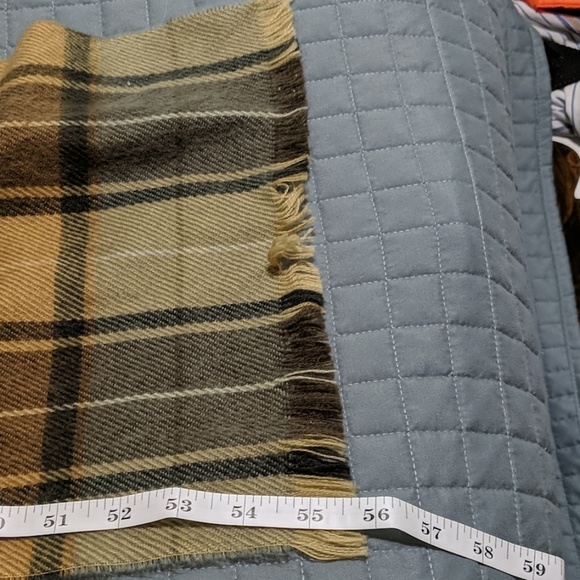 Plaid brown scarf. - Picture 5 of 7